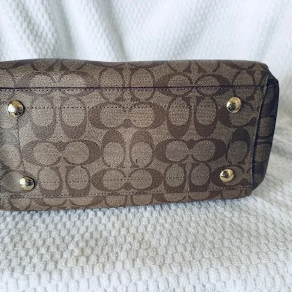 👜 Coach Savannah Small Carryall • Signature Canvas • Used• Classic Crossbody - Picture 4 of 13